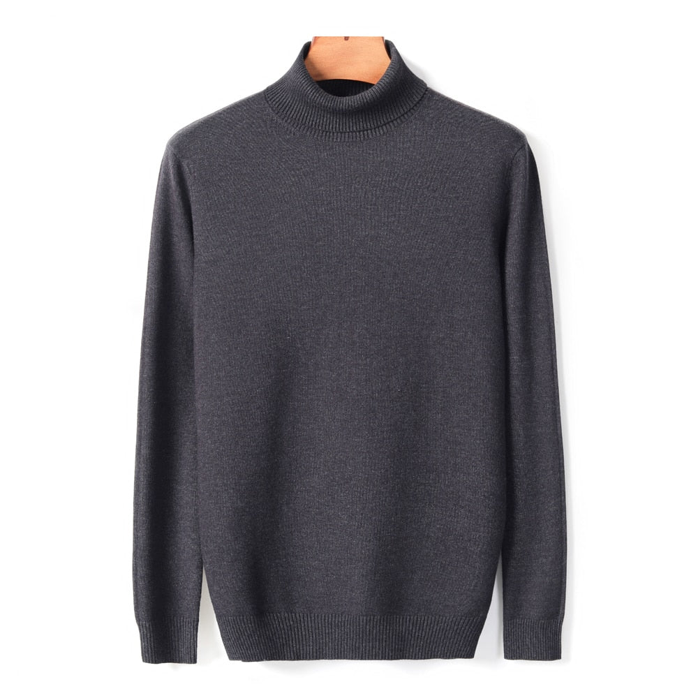 Stijlvolle heren coltrui onder een jasje, perfecte gelaagde look voor herfstkleding.