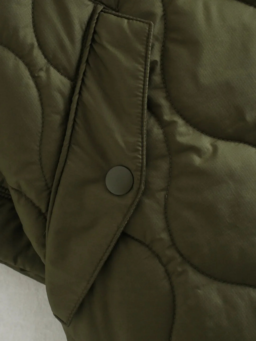 Stijlvolle dames bodywarmer, lichtgewicht maar warm. Perfecte winterkleding voor de modebewuste vrouw. Damesmode.