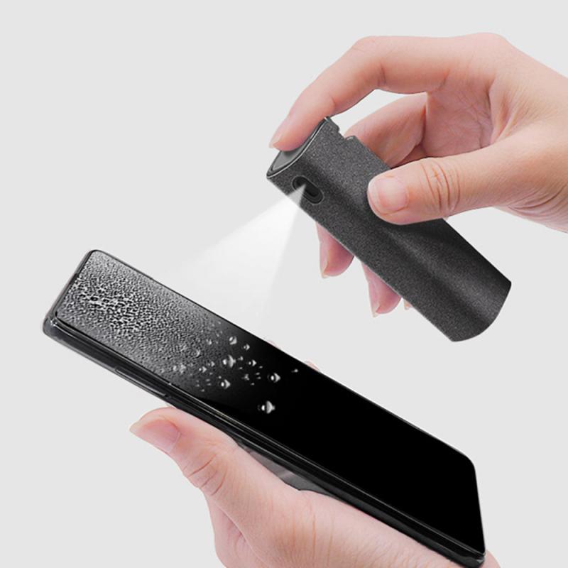 Handig gadget: draagbare spray voor hygiënische schoonmaak van elk mobiel scherm.