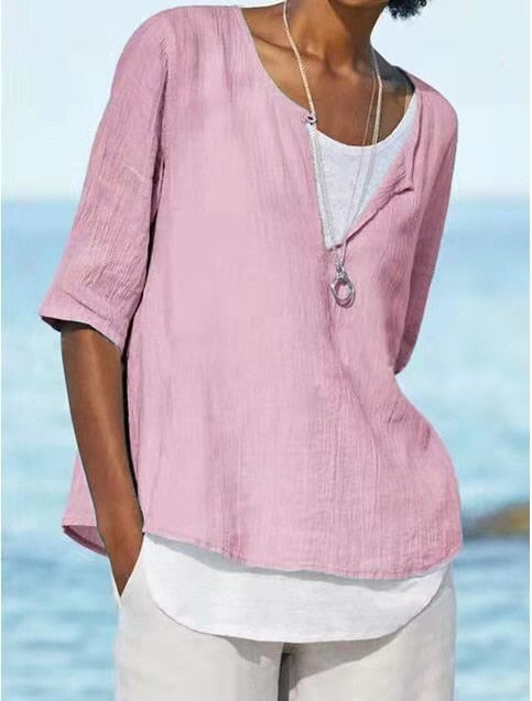 Elegant VeeTee™ damesshirt met V-hals en korte mouwen, ideaal voor een casual zomerlook.