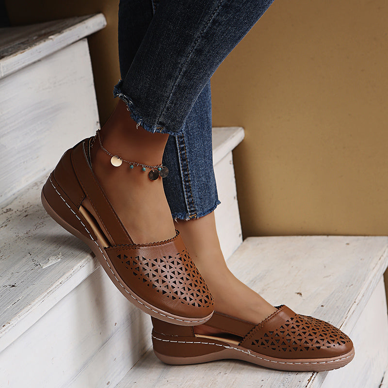 Close-up van waterdichte dames espadrilles, toont textuur en comfortabel ontwerp voor de zomer.