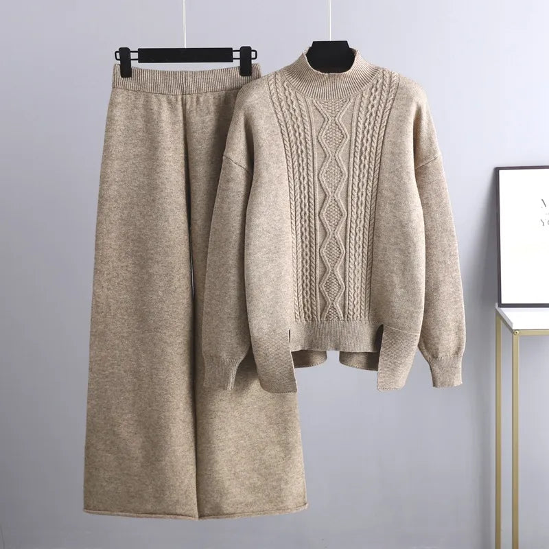 Stijlvol dames huispak van kasjmier zachte stof. Comfortabele loungewear set, ideaal voor relaxen thuis.