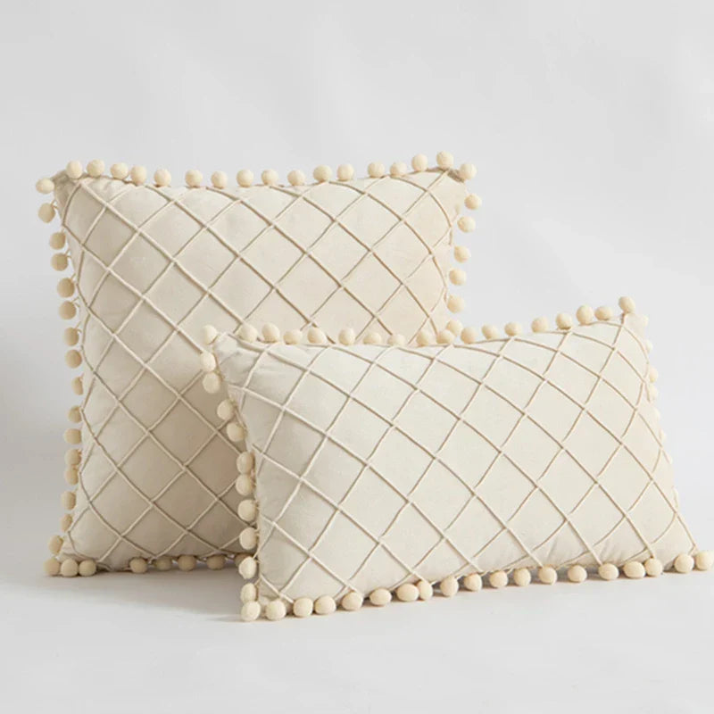 Fluwelen sierkussenhoes met decoratieve pompoms, ideaal voor woonkamer en slaapkamer. Zacht & comfortabel.