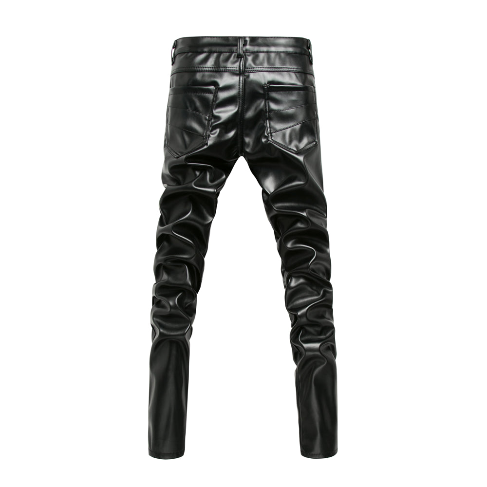Stijlvolle herenbroek in zwart met een slank silhouet en lederlook textuur, een essentieel kledingstuk voor mannen.