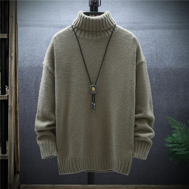 Close-up van de warme kraag van de dikke heren turtleneck. Comfortabele coltrui, perfect voor koude dagen.