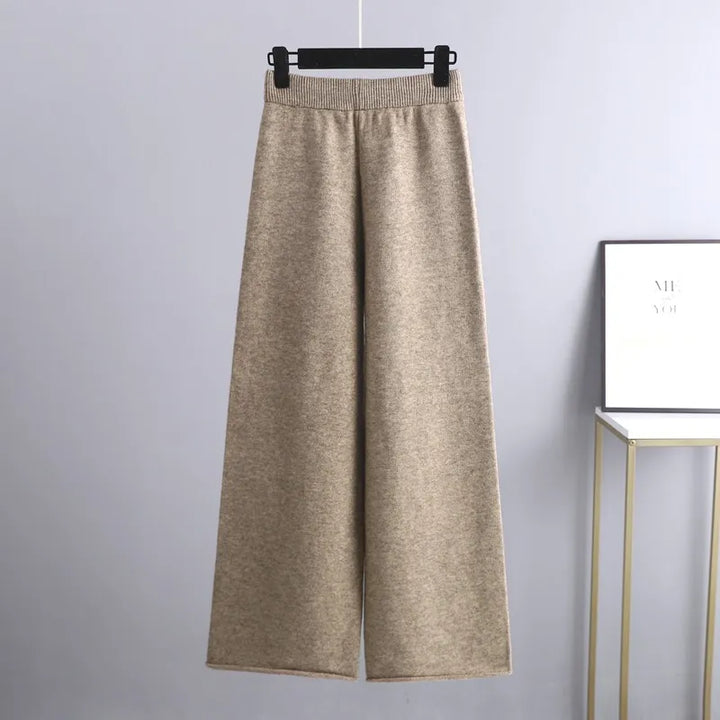 Complete dames huispak set. Stijlvol en comfortabel, ideaal als relaxkleding en trendy vrijetijdskleding.