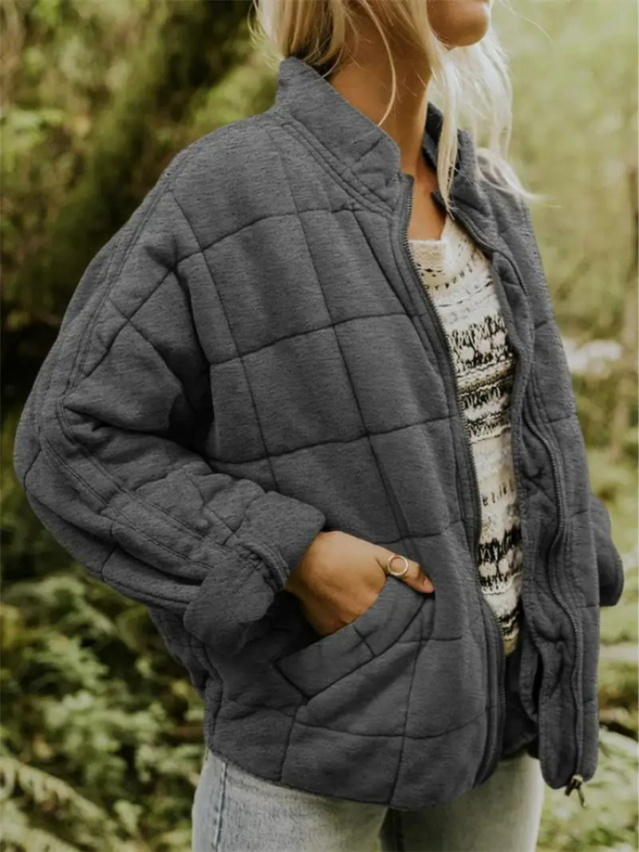 Zwarte oversized dames overgangsjas, verdikt en stijlvol, perfect voor herfstweer.