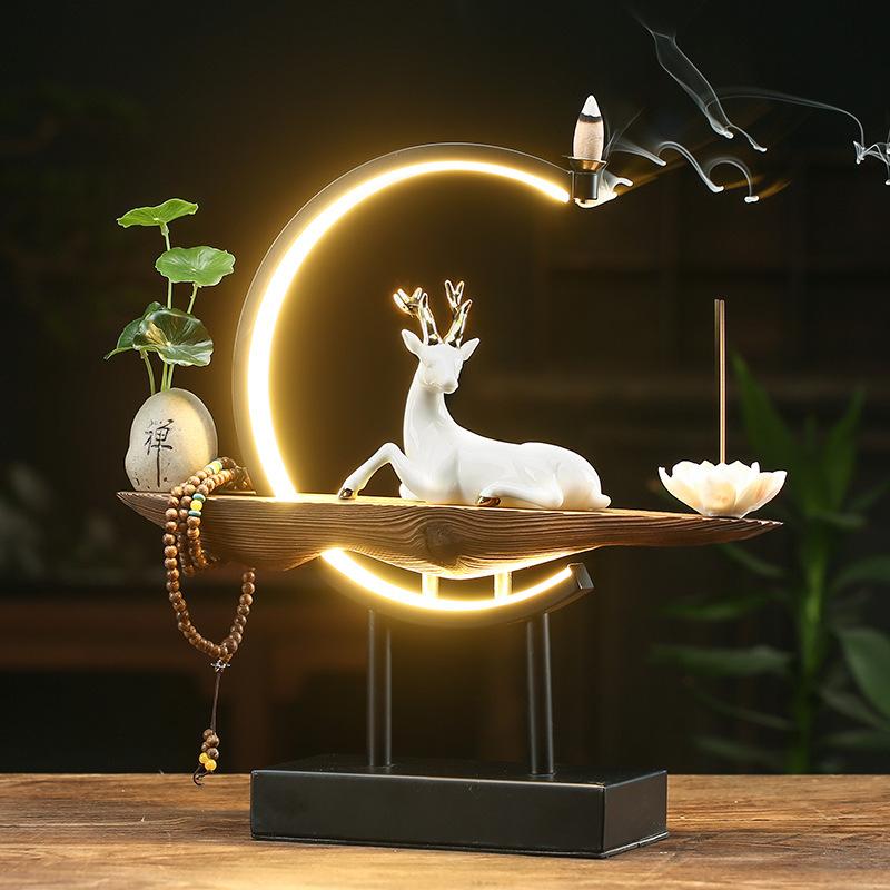 Rustgevende witte hert wierookbrander lamp van keramiek; decoratief cadeau voor meditatie sfeer.