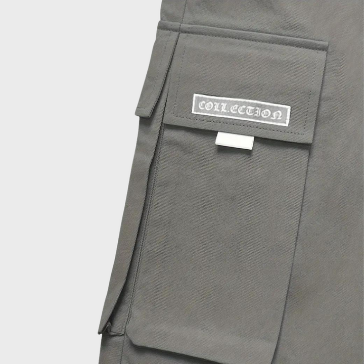 Heren cargo broek in khaki, zwart of grijs met handige zakken en verstelbaar koord voor moderne stijl.