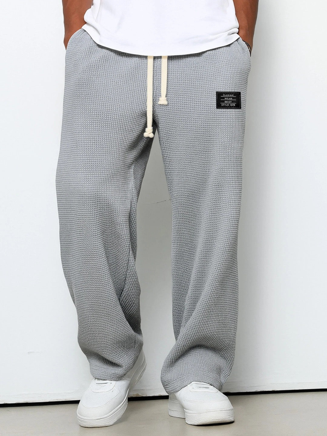 Veelzijdige heren comfortbroek Noah, geschikt voor thuis of casual uitjes. Ontspannen pasvorm.