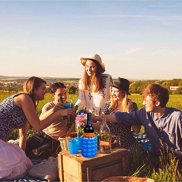 Essentiële ijsemmer voor warme zomerdagen; altijd koude drankjes bij de hand.
