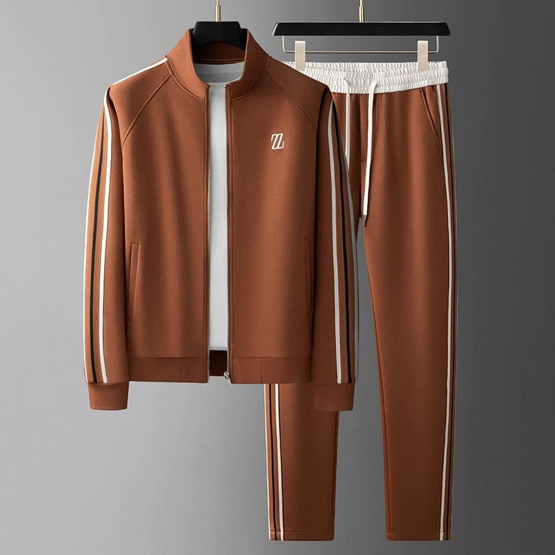 Stijlvol heren trainingspak van polyester/lycra, ultiem comfort voor sportieve look.