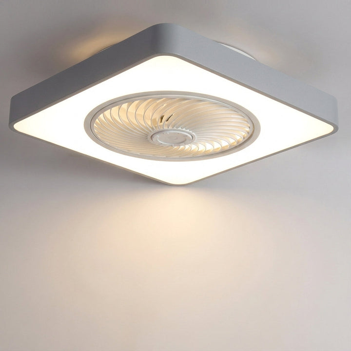 Plafondventilator met krachtige verkoeling en dimbare LED-sfeerverlichting, bedienbaar met afstandsbediening.