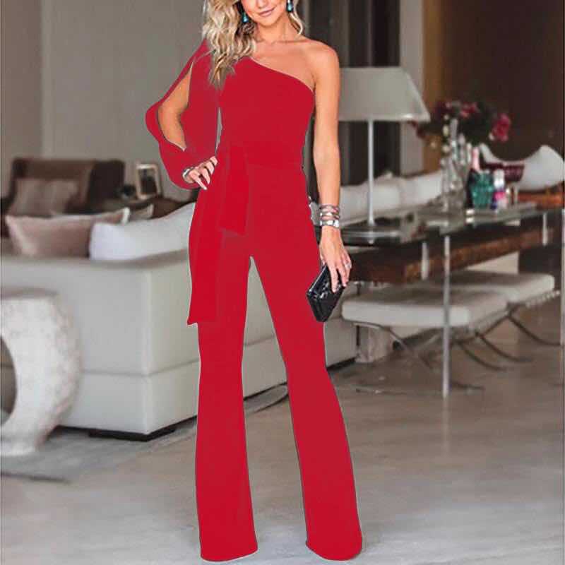 Modieuze dames jumpsuit met één schouder. Elegant design met wijde pijpen, comfortabel en chic.