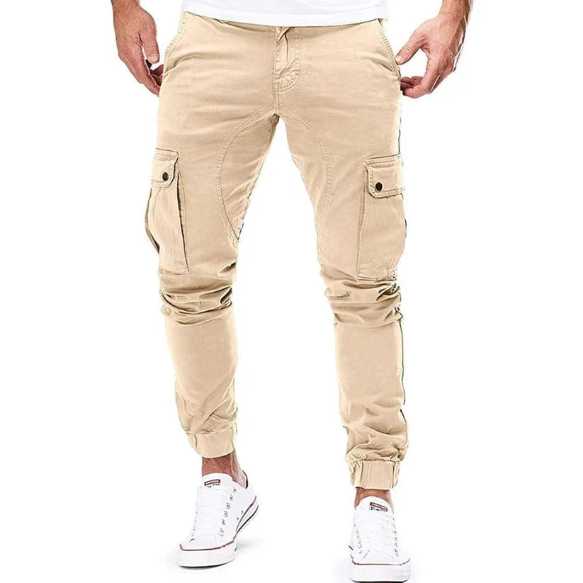 Slim fit heren cargobroek, comfortabel en stijlvol, perfect voor casual looks. Veelzijdige herenmode.