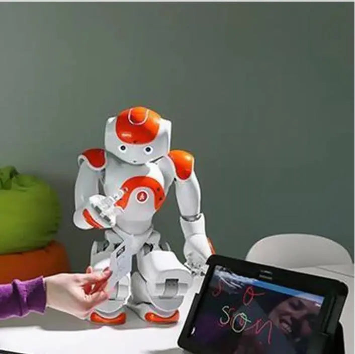 Kindvriendelijke robot voor leren programmeren, bevordert logisch denken en creativiteit bij jonge kinderen.