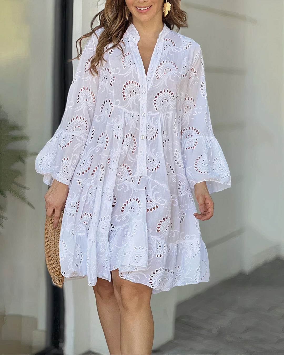 Modieuze dames zomerjurk met kraag en V-hals, een comfortabele en elegante overhemdjurk.