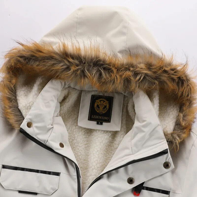 Functioneel herenjack, ideaal voor winterse buitenactiviteiten, winddicht.