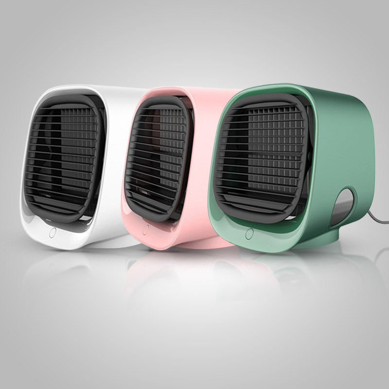 Witte compacte luchtkoeler met bevochtiger, een moderne oplossing voor een koeler huis.