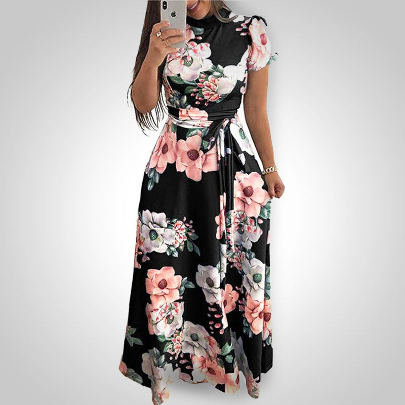 Dames bloemenjurk met vrolijke print, ideaal als zomerjurk of strandjurk. Comfortabele en stijlvolle vrouwenmode.