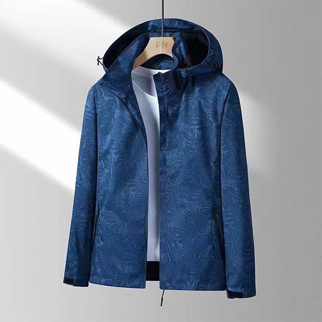 Winddichte damesjas Ayla met capuchon, ideaal voor buiten. Comfortabele en trendy vrouwenmode.