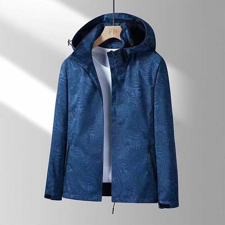 Winddichte damesjas Ayla met capuchon, ideaal voor buiten. Comfortabele en trendy vrouwenmode.