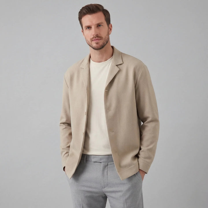 Beige unisex single-breasted blazer met knoopsluiting, perfect voor een tijdloze smart-casual look in elk seizoen.