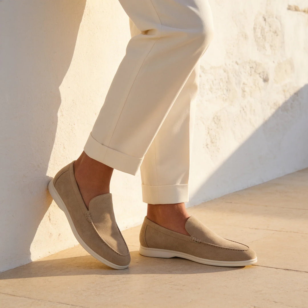 Zwarte dames loafers met penny strap, comfortabele instappers voor casual en kantoor.