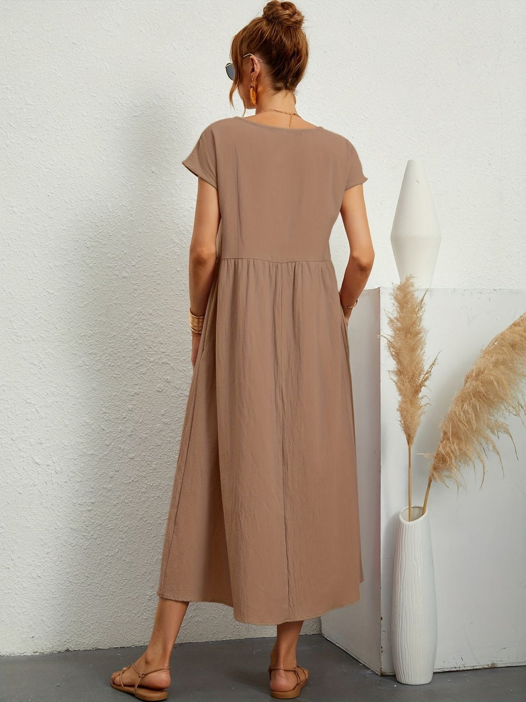 Casual midijurk voor dames, korte mouwen, ontworpen voor ultiem comfort en een moderne uitstraling.