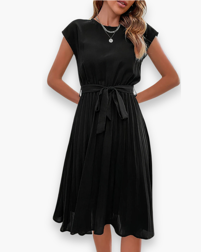 Stijlvolle geplooide dames midi jurk, perfect voor een moderne en elegante zomerlook.