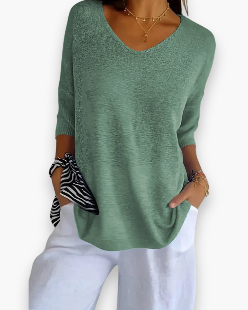 Stijlvolle dames zomertop met ruime pasvorm en V-hals, comfortabel en modieus voor de zomer.