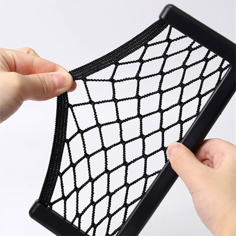 Universeel stretch opbergnet voor in de auto, perfect voor het veilig opbergen van je telefoon en kleine accessoires.