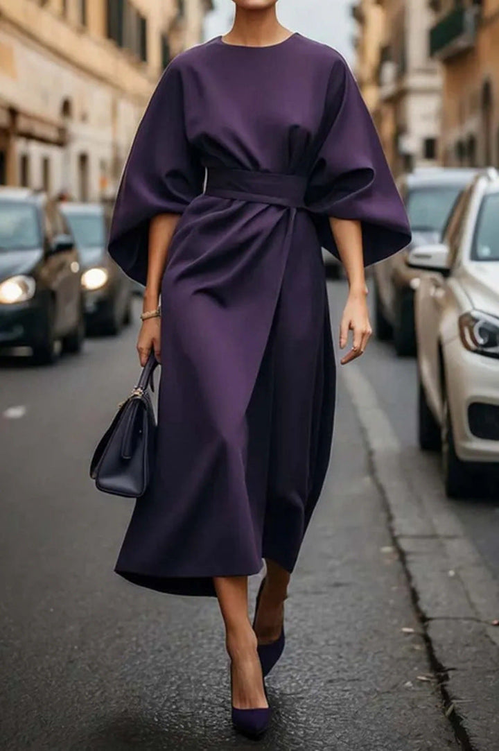 Elegante Hoymans dames batwing zomerjurk met flatterende tailleband, perfect voor casual chic.