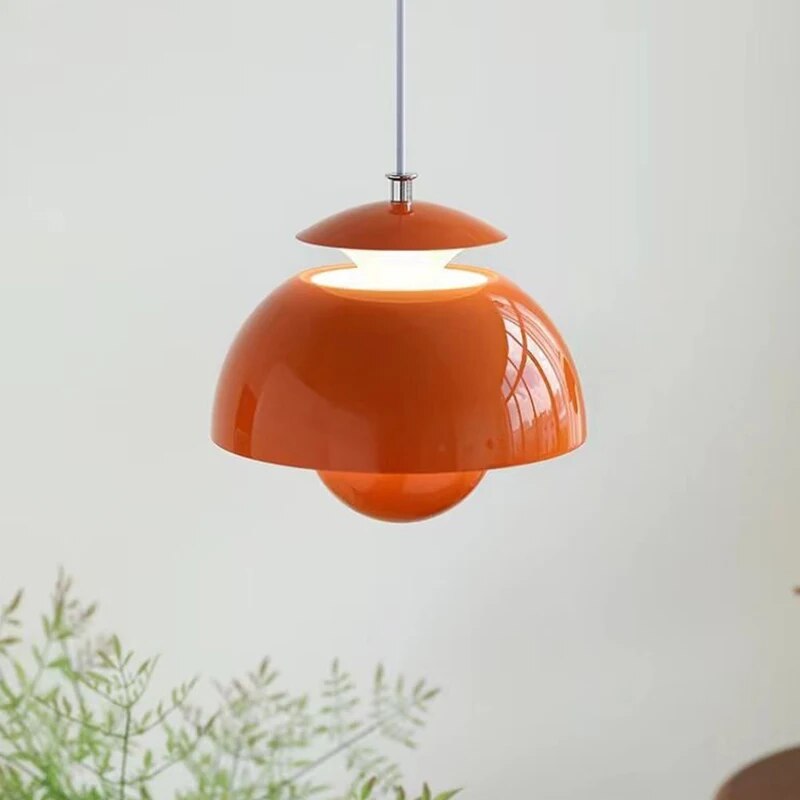 Sfeervolle LED hanglamp met modern Scandinavisch design. Perfecte interieurverlichting voor een warme uitstraling.