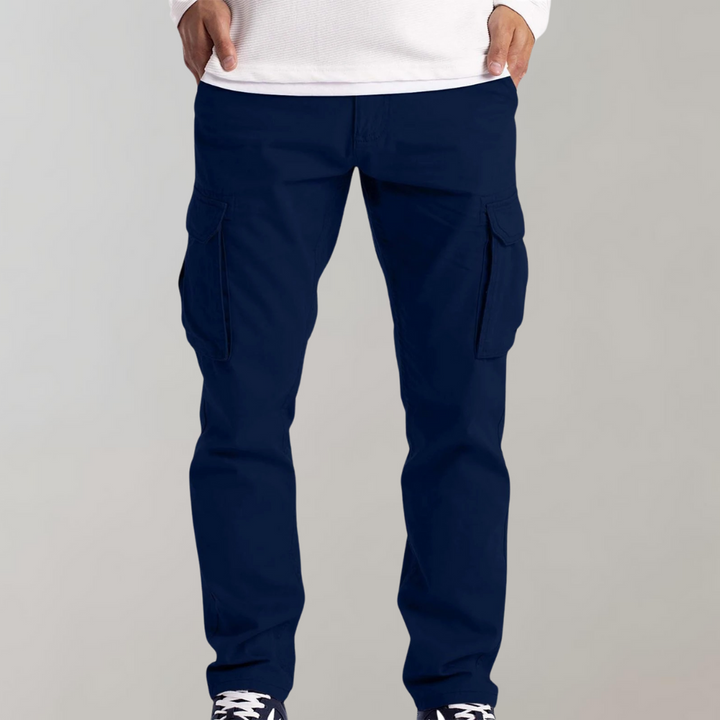 Functionele heren cargobroek met meerdere zakken, perfect voor outdoor activiteiten en een casual look.