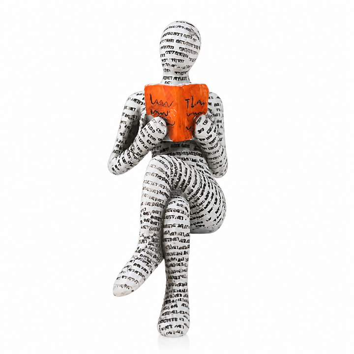 Vrouwen beeldje van hars, lezend figuur. Ideaal voor rustgevende woondecoratie of boekenplank.