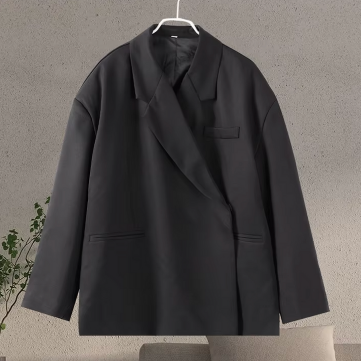 Comfortabele oversized damesblazer met eigentijds design, combineert moeiteloos met diverse kledingstijlen.