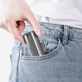 De Universele Telefoonscherm Reiniger Spray, compact design voor schone, glanzende schermen.