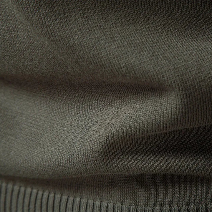 Stijlvolle heren ribgebreide polo met lange mouwen en korte ritssluiting, veelzijdig en warm.