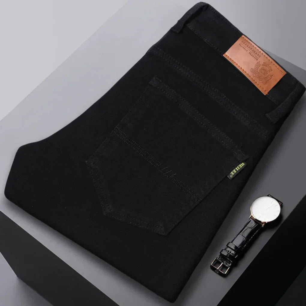 Comfortabele slim fit herenjeans, perfect voor mannen die waarde hechten aan stijl en flexibiliteit in denim mode.