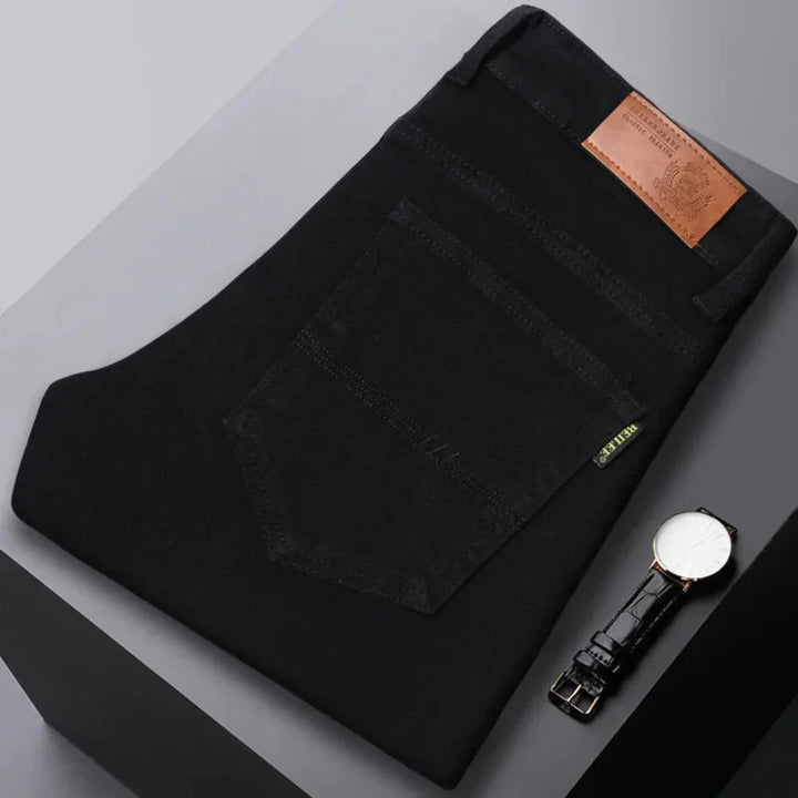 Comfortabele slim fit herenjeans, perfect voor mannen die waarde hechten aan stijl en flexibiliteit in denim mode.