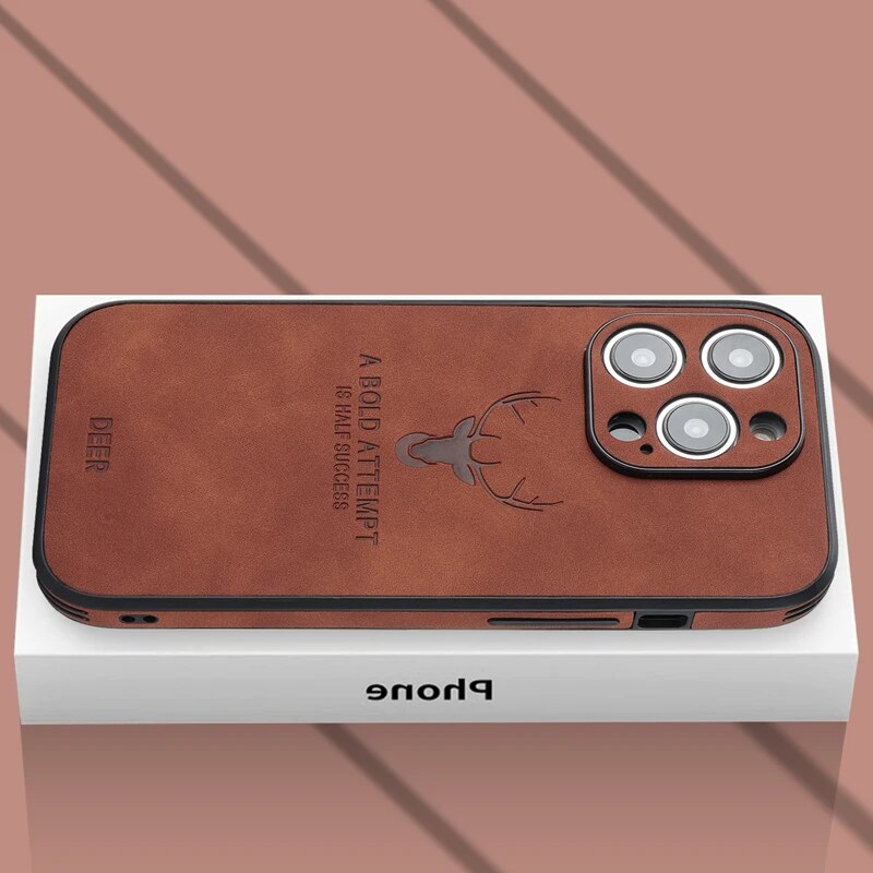Luxe leren hoesje voor iPhone, verhoogde randen voor schermbescherming en camera.