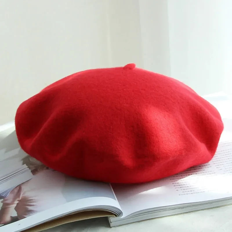 Dames wollen baret, stijlvol en comfortabel. Perfecte warme wintermuts voor elke gelegenheid.