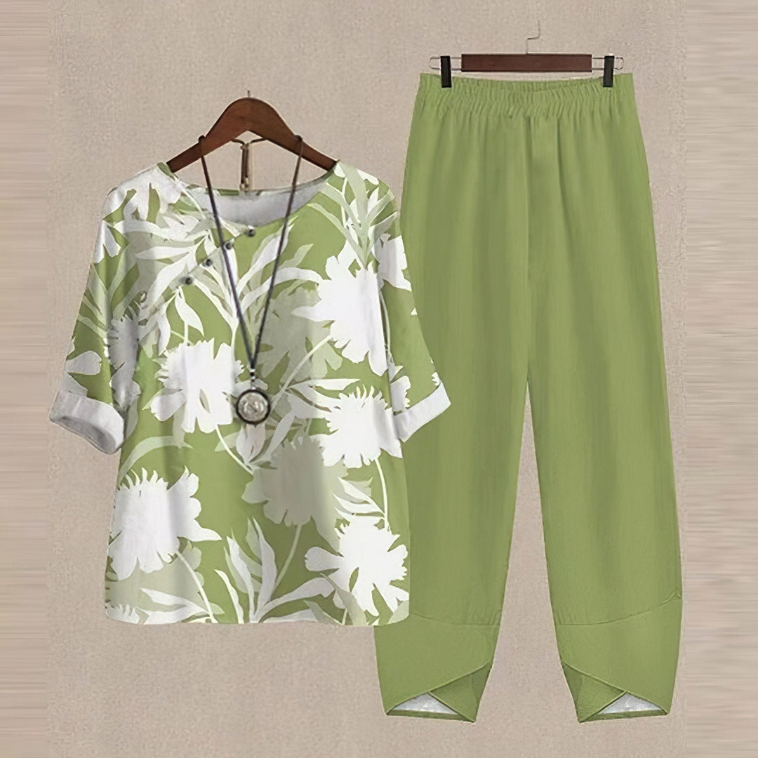 Tweedelige damesset: elegante bloemenprint blouse en comfortabele harembroek, perfect voor casual of vakantie.