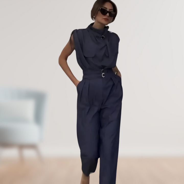Volledige outfit: dames slimfit tweedelige set met een elegante top en een comfortabele, modieuze pantalon.