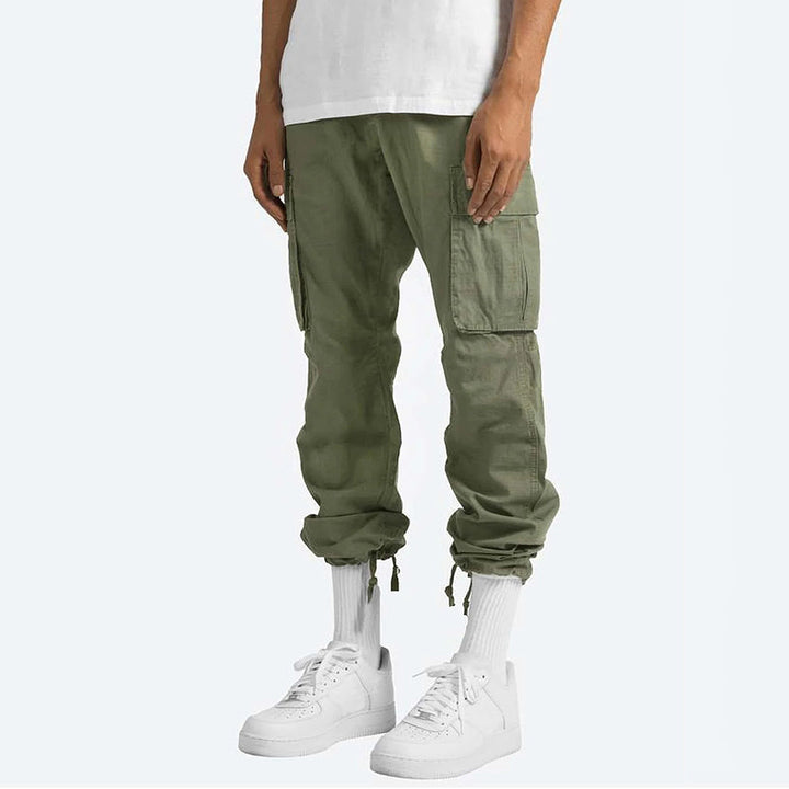 Frisse groene heren cargo broek, perfect voor outdoor en casual zomerlooks.