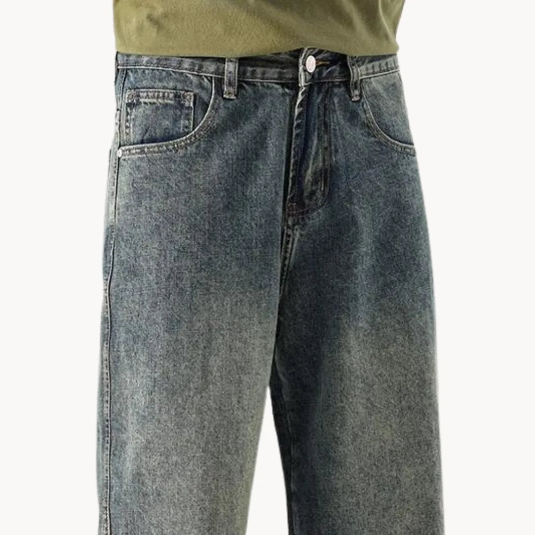 Heren retro straight-leg jeans in lichtblauw voor een relaxte en modieuze look.