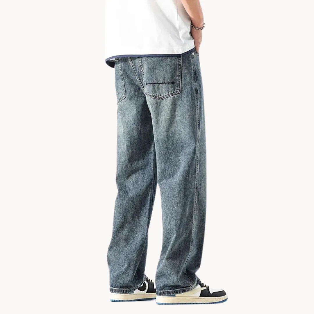 Comfortabele heren jeans, rechte en relaxte pasvorm, ideaal voor dagelijks gebruik.