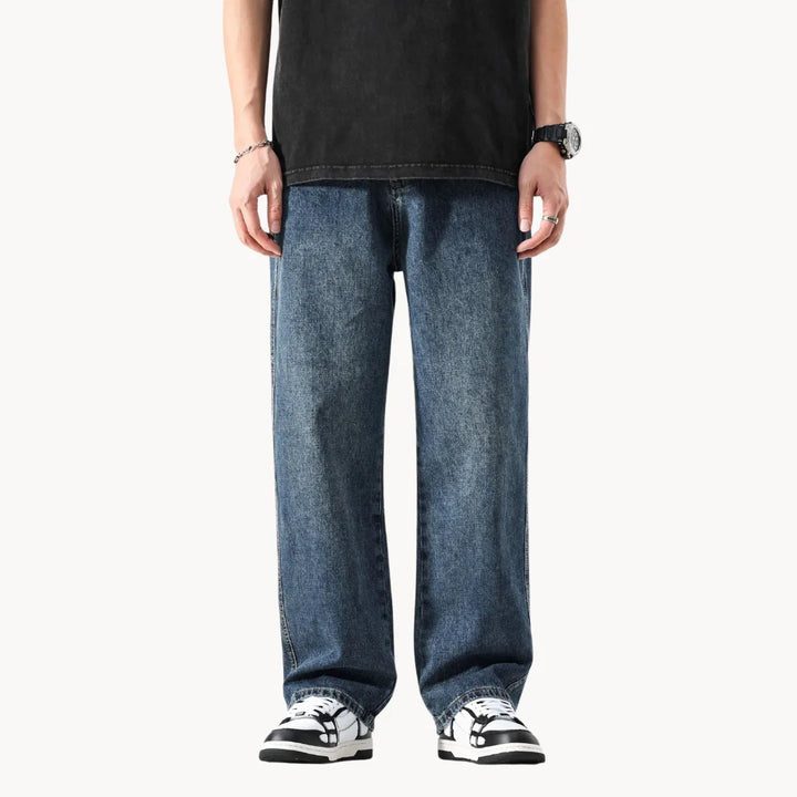 Casual lichtblauwe heren jeans, rechte pasvorm, perfect voor een zomerse dag.