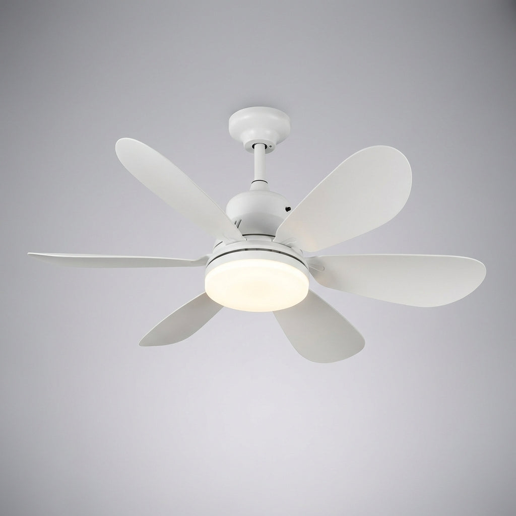 Energiezuinige witte plafondventilator met LED-licht voor een fris en comfortabel binnenklimaat, modern design.